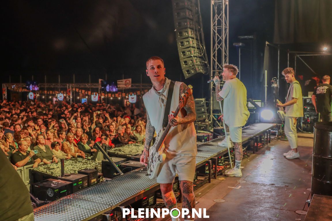 THE DIRTY DADDIES     (19)